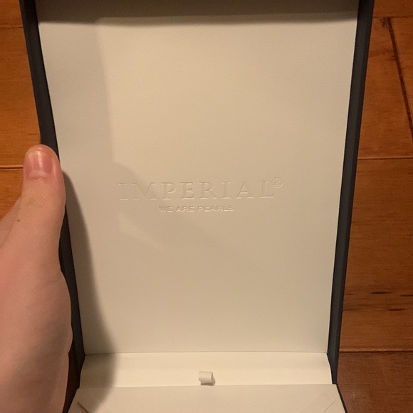 Imperial Pearls Necklace Box - Picture 2 of 6